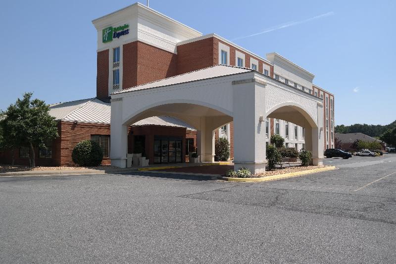 Holiday Inn Express Fredericksburg - Southpoint By Ihg Екстер'єр фото