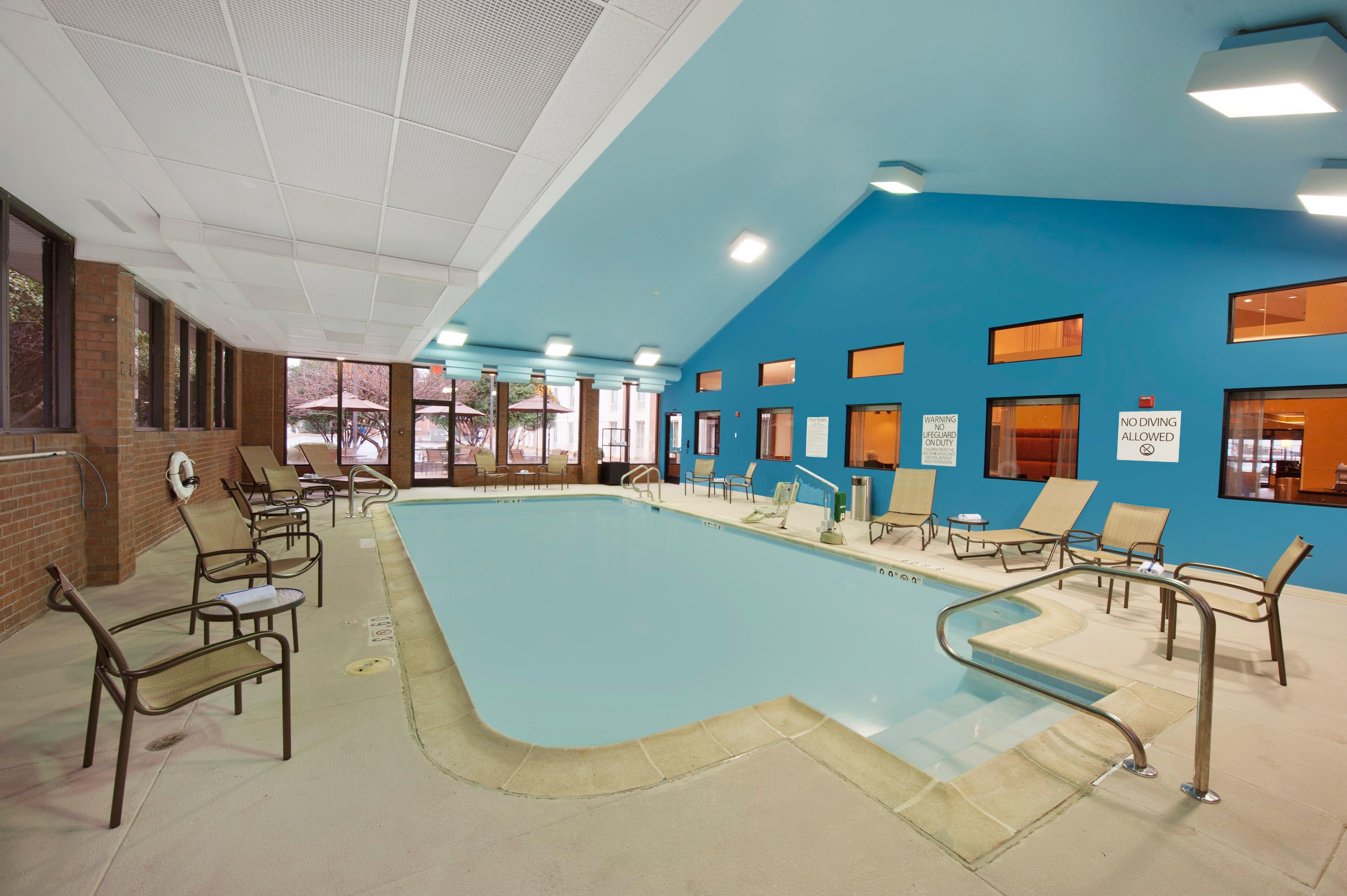 Holiday Inn Express Fredericksburg - Southpoint By Ihg Екстер'єр фото