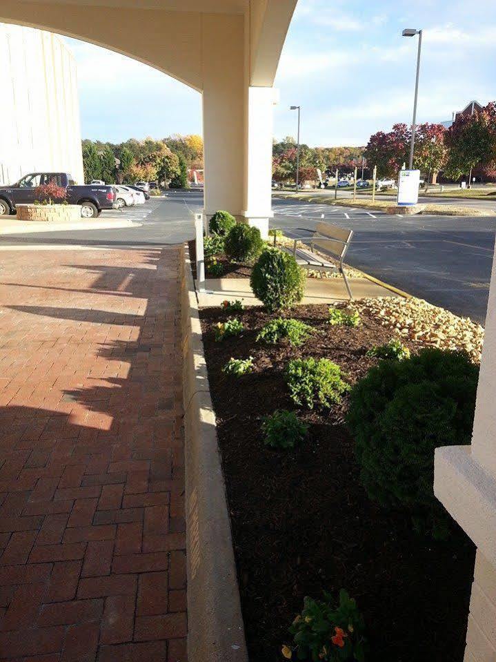 Holiday Inn Express Fredericksburg - Southpoint By Ihg Екстер'єр фото