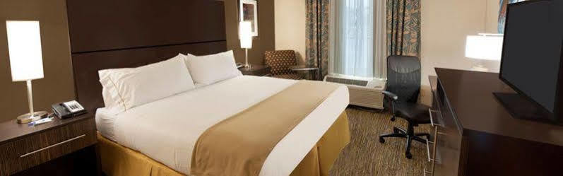 Holiday Inn Express Fredericksburg - Southpoint By Ihg Екстер'єр фото
